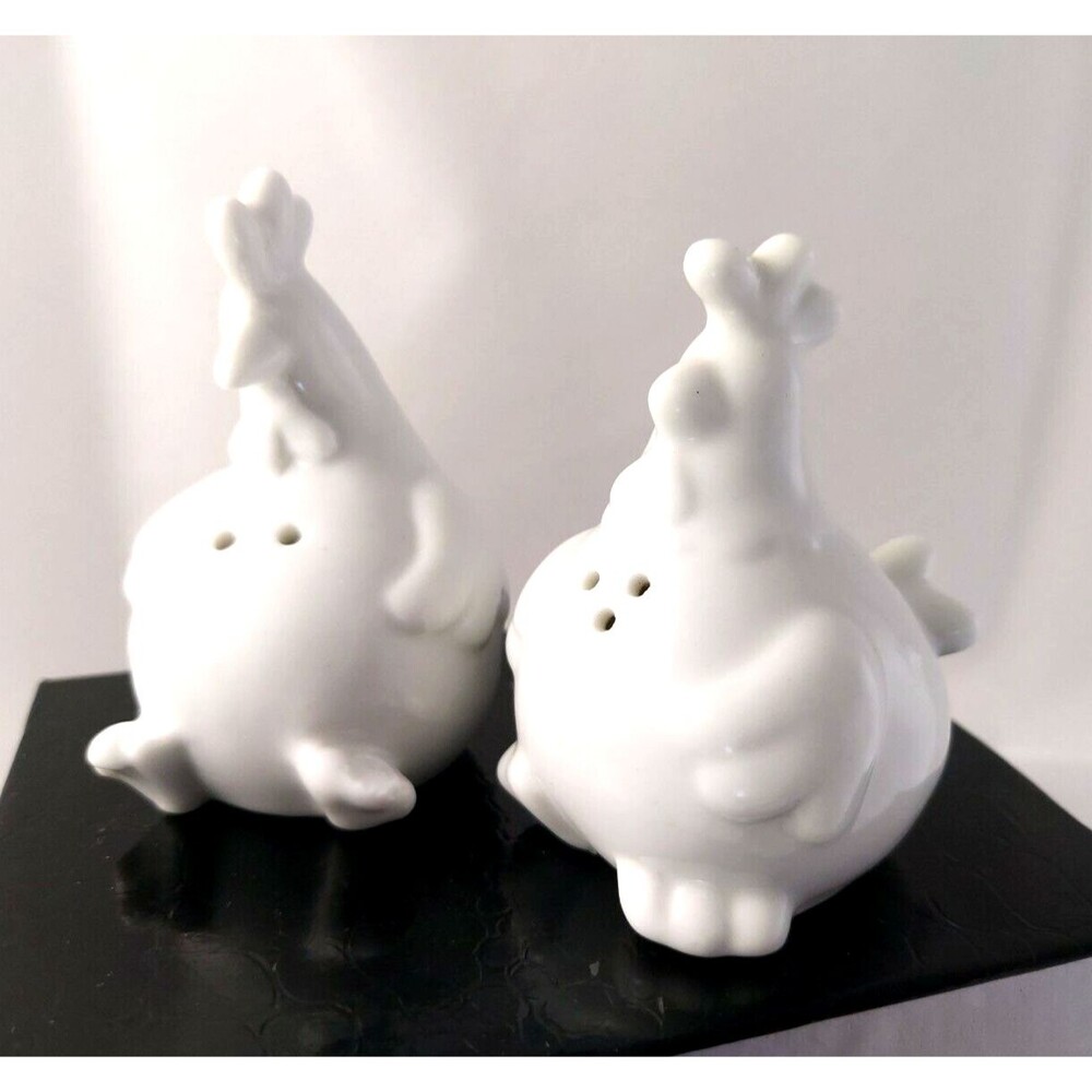 White Rooster Chicken Salt/Pepper Shakers small Country kitchen vtg